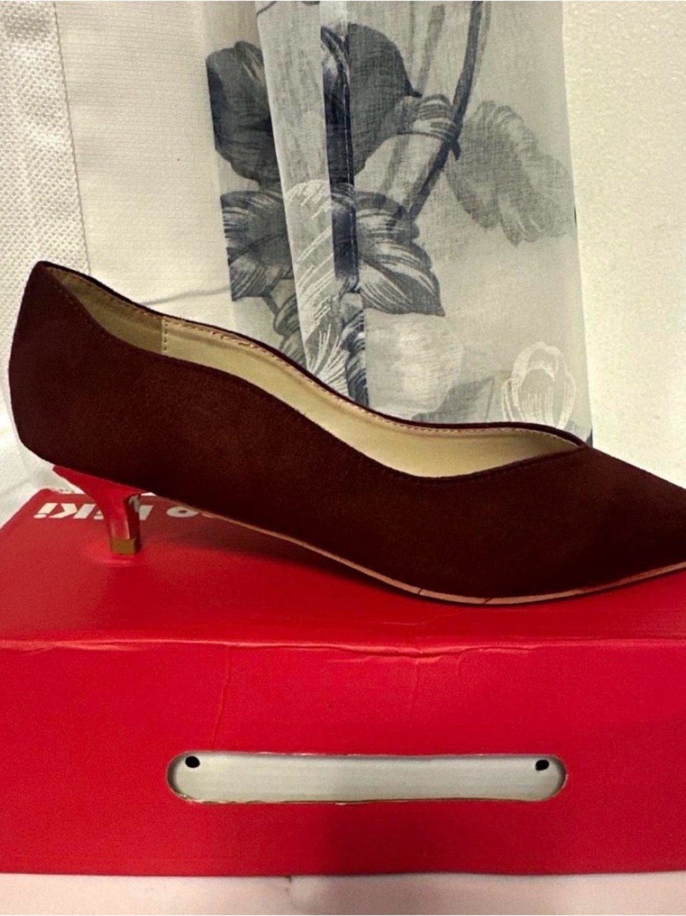 Elegant Burgundy Pointed Kitten Heel Pump for Women